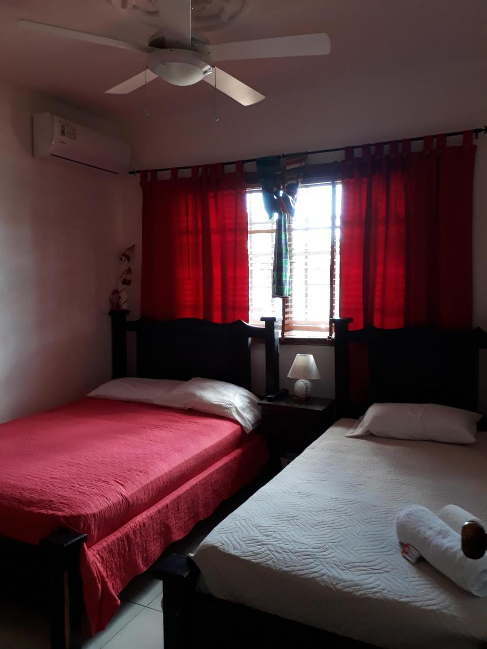 Hostal Compostela Inn David Esterno foto
